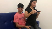 HERMANASTRO QUE HACES ? SERA QUE ME PUEDES ENSEÑAR A JUGAR ES QUE AUN NO SE, SI CLARO PERO VEN PARA ACA Y TE ENSEÑO COMO JUGAR, HERMANASTRA TIENES UN CULO HERMOSO – PORNO EN ESPANOL.