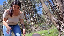 Follando a la mamá de mi amigo en un bosque al aire libre
